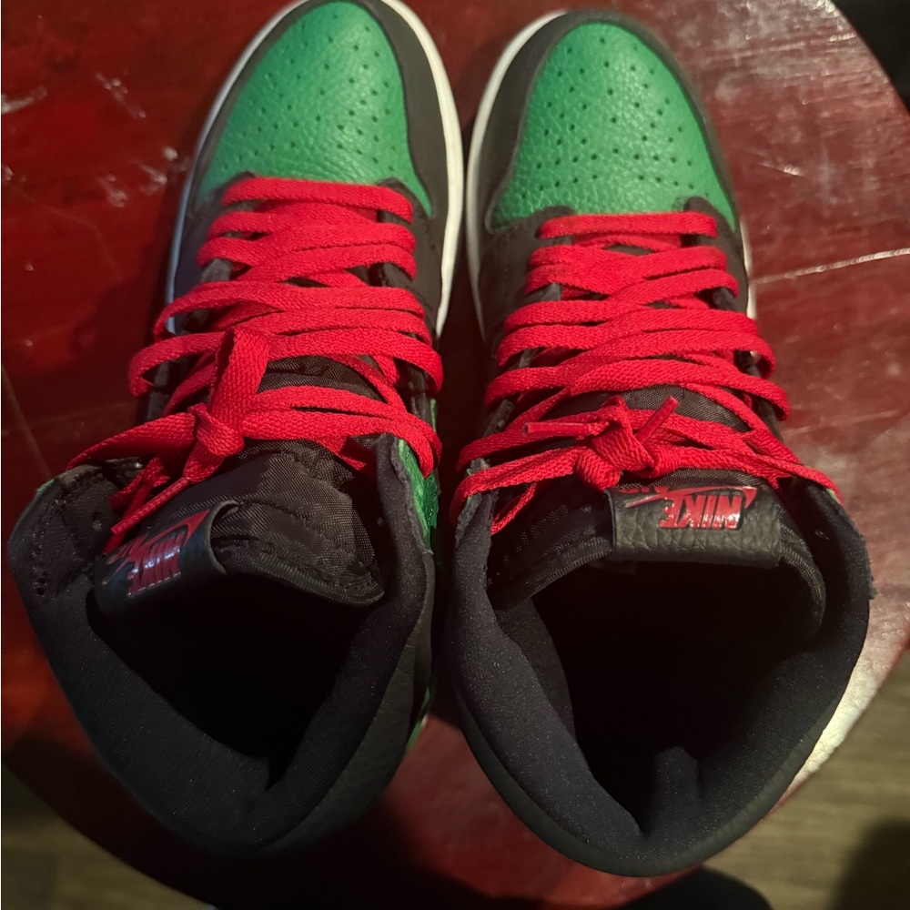 Air Jordan 1 Green Pine